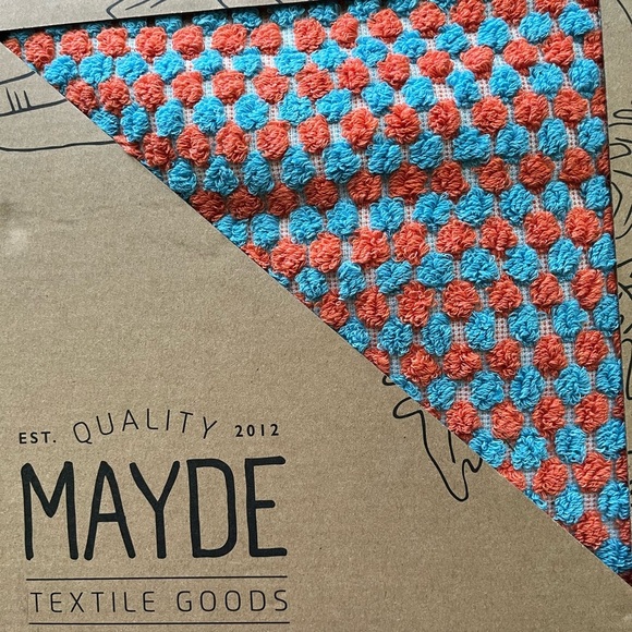 Mayde Home Crescent towel Cuba 'Beach towel’ in NWT 100% Buldan cotton - Picture 5 of 10